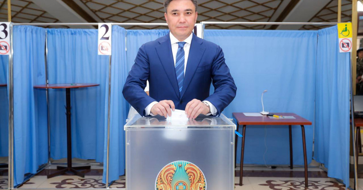  Құрылтай – 2026: Шымкент әкімі Ғабит Сыздықбеков сайлауда дауыс берді 