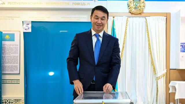 Алматы әкімі Дархан Сатыбалды сайлауда дауыс беріп, үндеу жасады