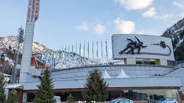 «Медеудегі» автотұрақ құны төмендеді