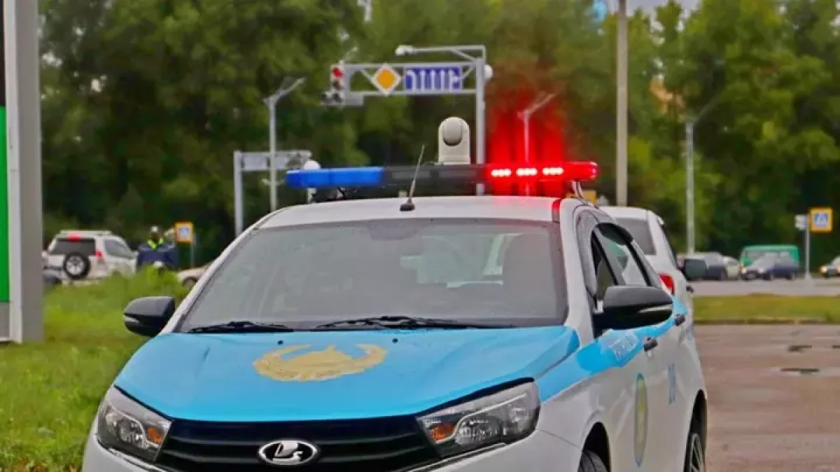 "Адасып кеткенсің ғой, жылама": полицейлер адасқан баланы әкесіне жедел жеткізді