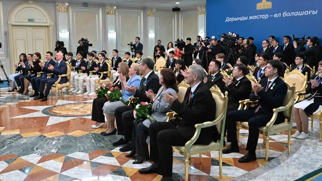 Мемлекет басшысы халықаралық олимпиада жеңімпаздарымен кездесті