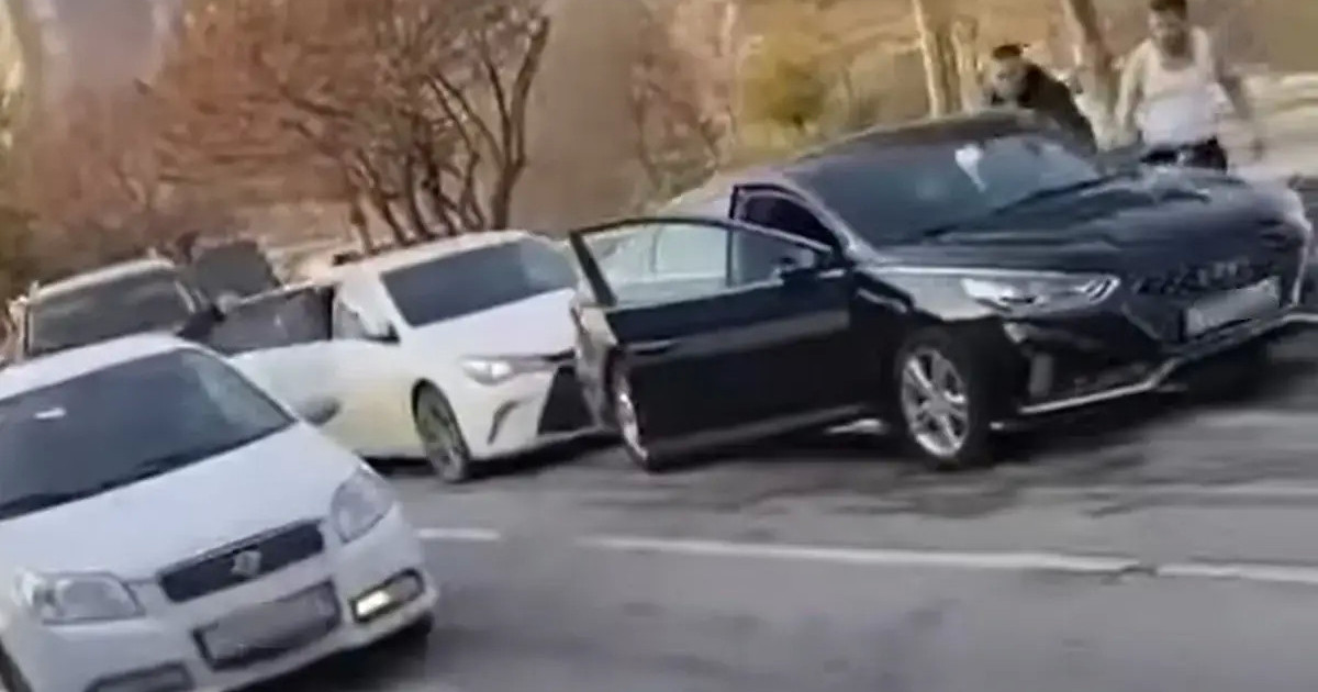  Шымкентте жол апатынан кейін адам ұрлап кеткен күдіктілердің соты басталды 
