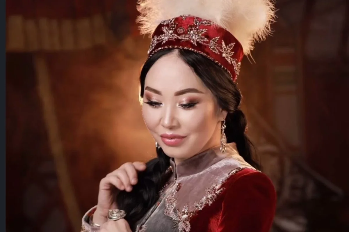 «Табиғатымызға жат нәрсе»: Қарақат Әбілдина ер мен әйелдің сүйісіп амандасуы туралы ойын айтты (ВИДЕО)