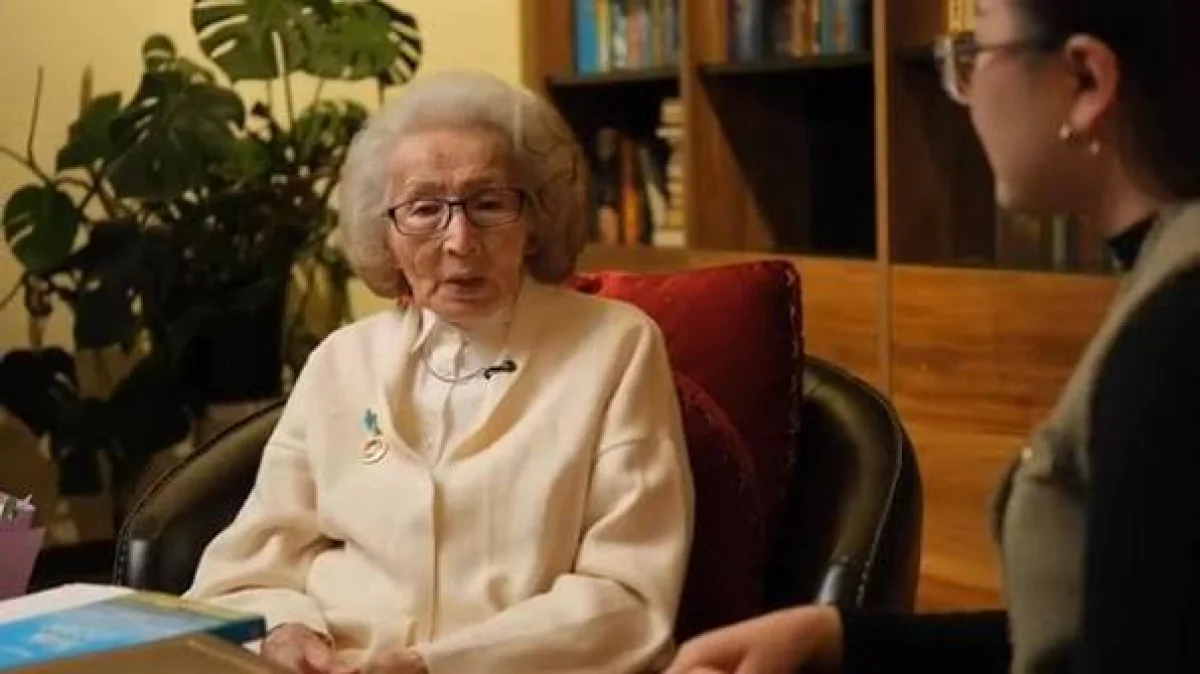 Токаев поздравил «Белого лебедя казахской поэзии» с 90-летием