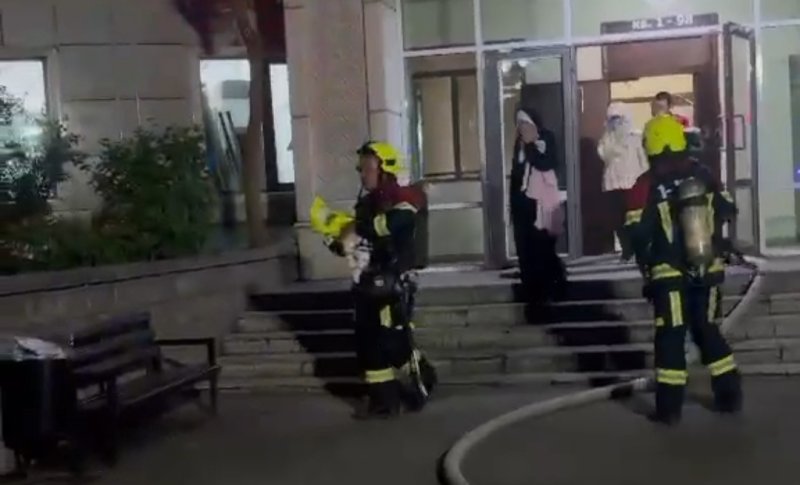 Пожар в 16-этажном доме в Алматы: спасатели эвакуировали свыше 120 человек