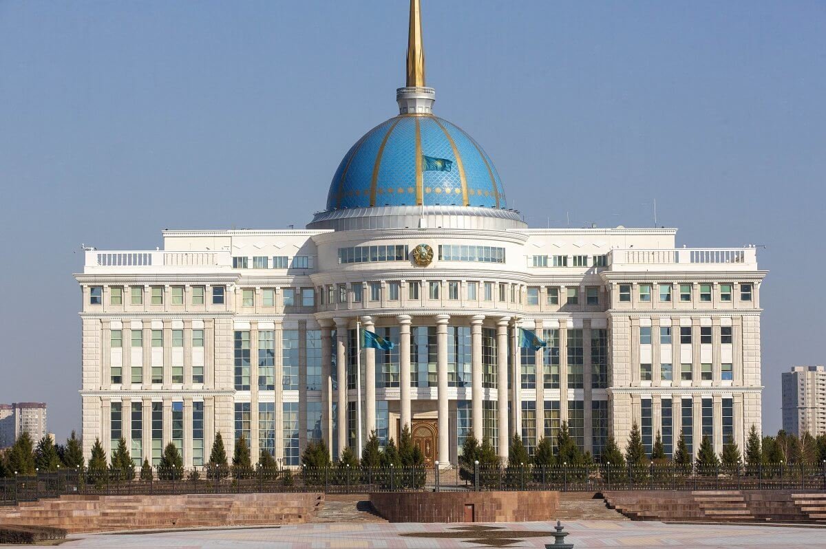 Продолжают поступать телеграммы поздравления в адрес главы государства