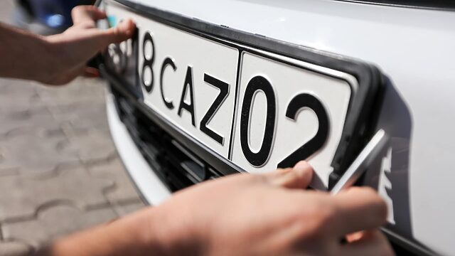 Жетісуда жүргізуші көлігіне өзге нөмірді тіркегені үшін жауапқа тартылды