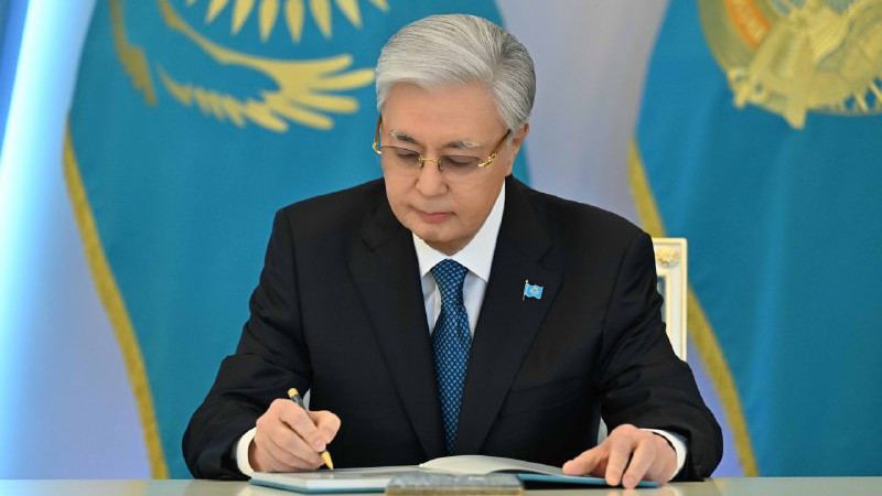 Тоқаев Жарлыққа қол қойды: Құрылтайдың алғашқы сессиясы қашан өтетіні белгілі болды