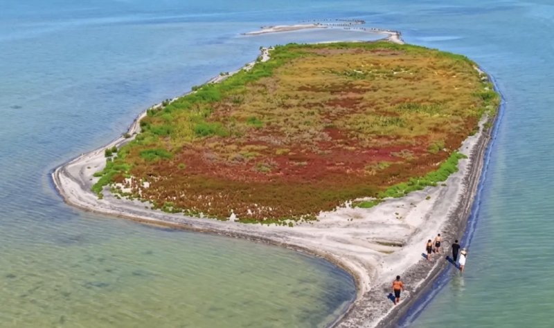 Новый остров появился в Каспийском море у берегов Казахстана