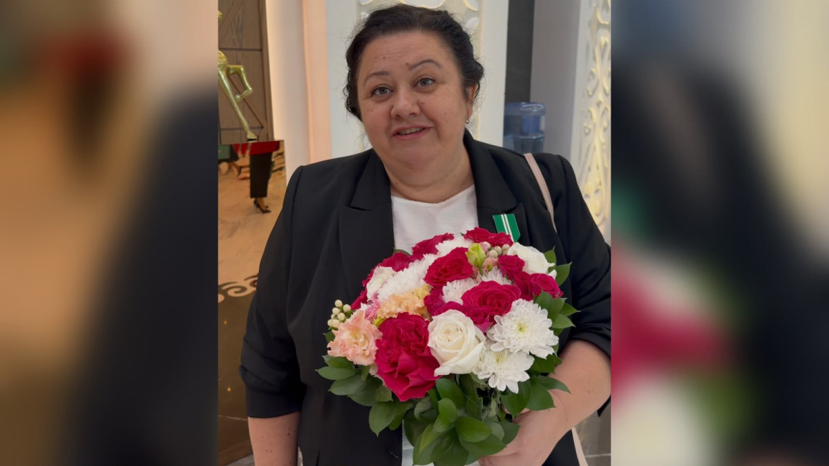 «Твой труд заметен и ценится»: учительница из Костаная получила награду из рук Президента