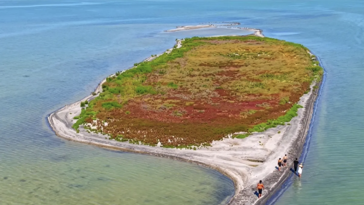 Новый остров появился в Каспийском море