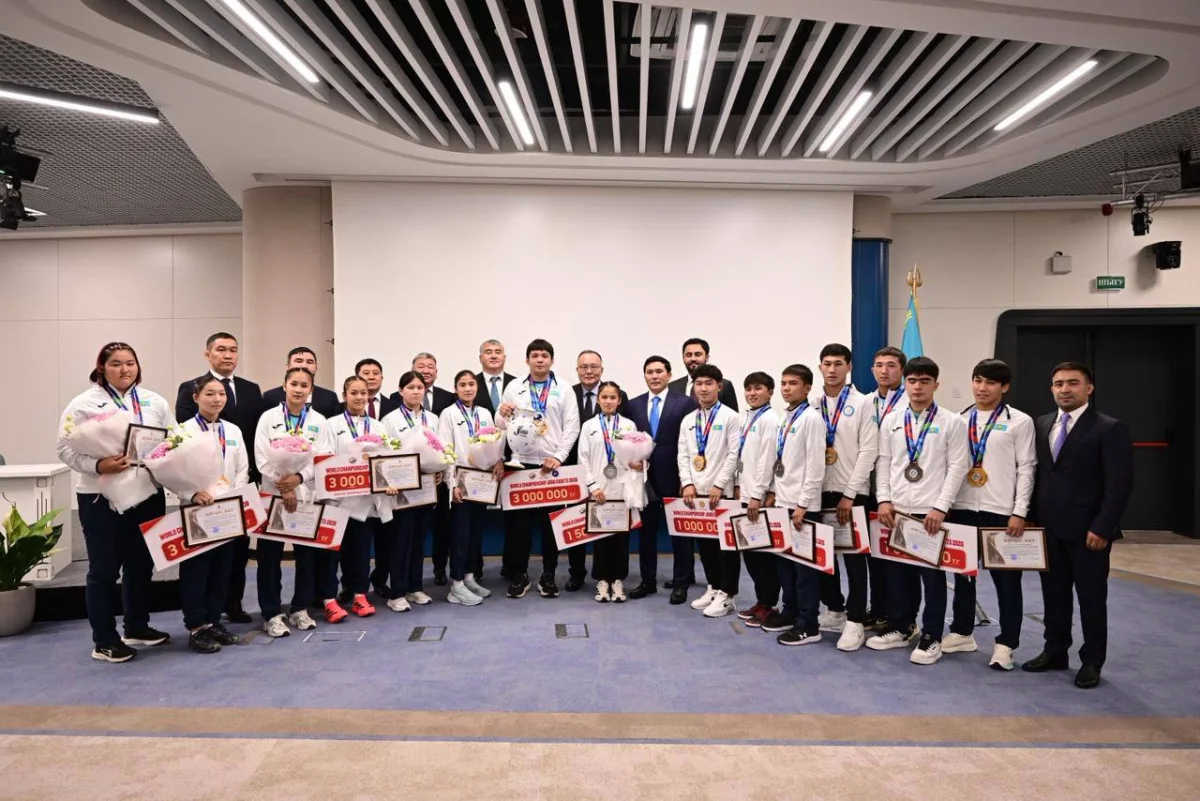 Дзюдодан жасөспірімдер арасындағы әлем чемпионатының жеңімпаздары мен жүлдегерлерін марапаттады