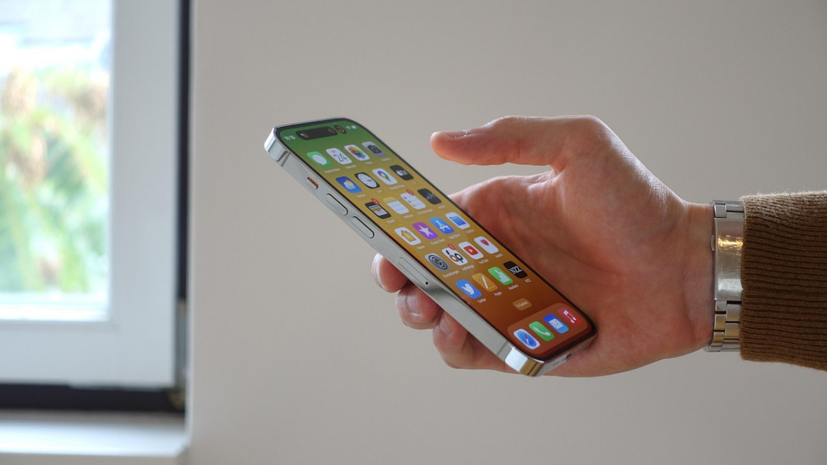 Үш немесе төрт жалақы: Қазақстандықтар iPhone үшін қанша төлейді?
