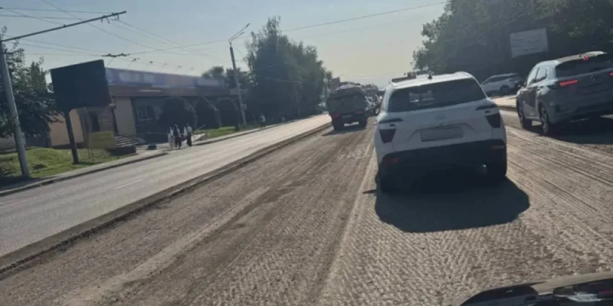 В Алматы меняют новый асфальт, но акимат не хочет объяснять причины