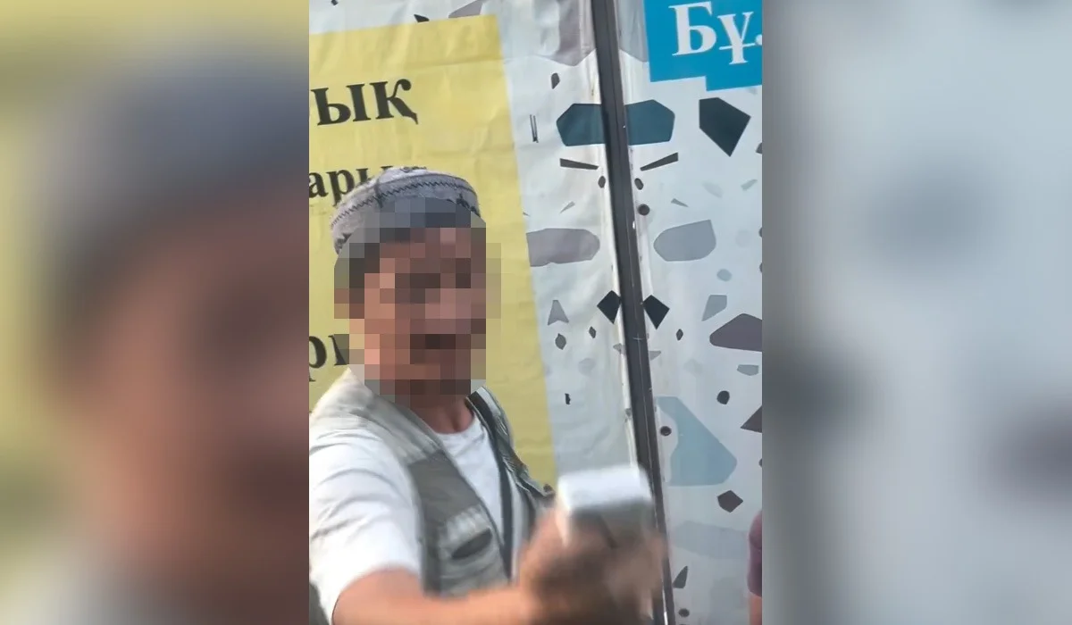 Душил пассажирку за просьбу подвинуться: мужчину арестовали в Алматы (ВИДЕО)