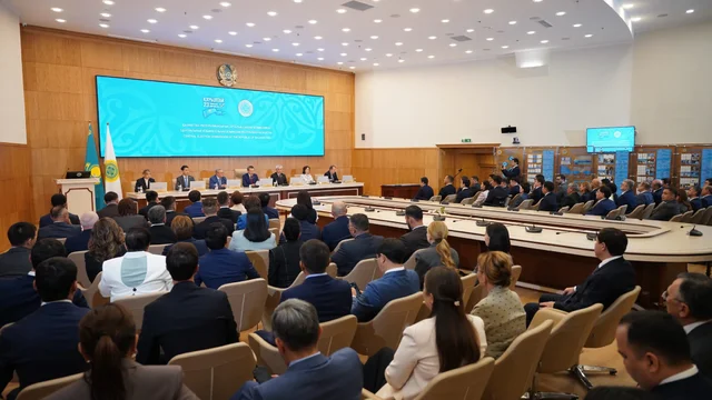 Құрылтай депутаттарына төсбелгі мен куәліктері табысталды