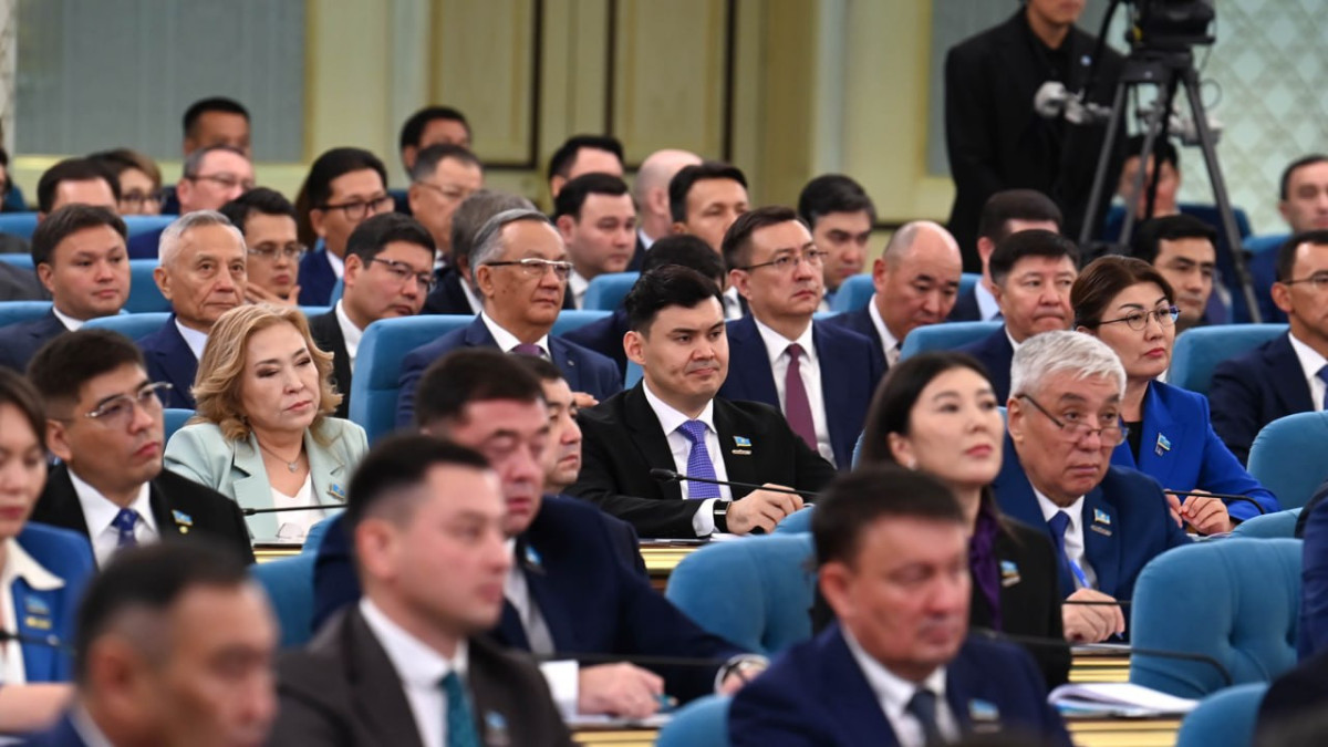 Құрылтайдың 8 комитеті құрылды: Аймағамбетов, Ахмедиев басшылар қатарында