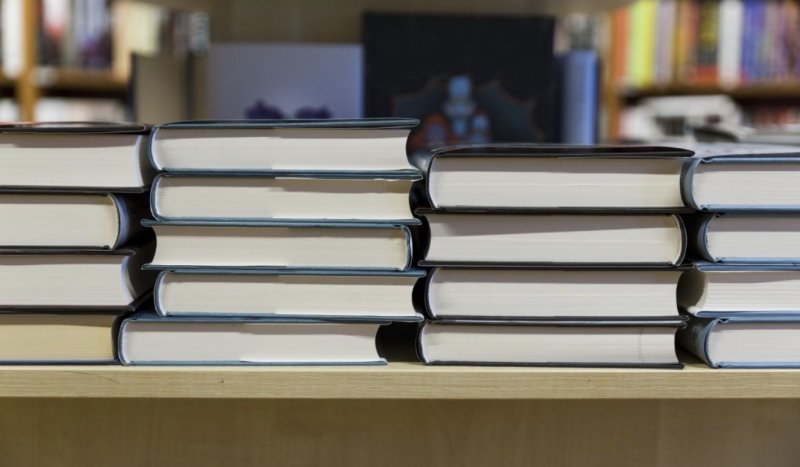 Россия ударила по складу с книгами в Украине