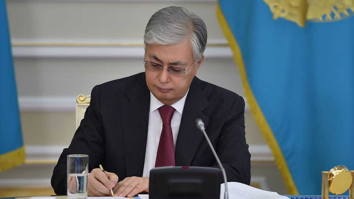 Глава государства подписал указ о работе Правительства
