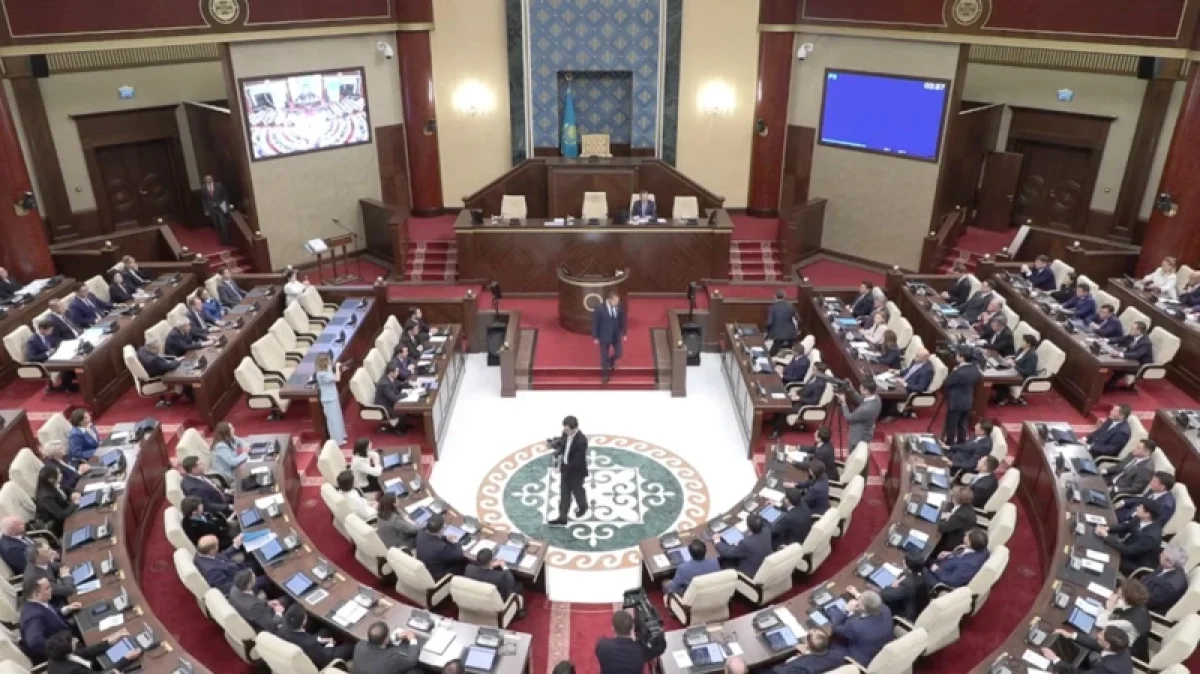 Новые депутаты Курултая приносят присягу