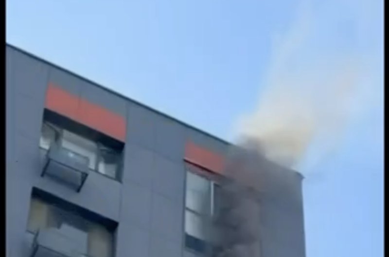 Около 100 человек эвакуировали из-за пожара в многоэтажке Алматы