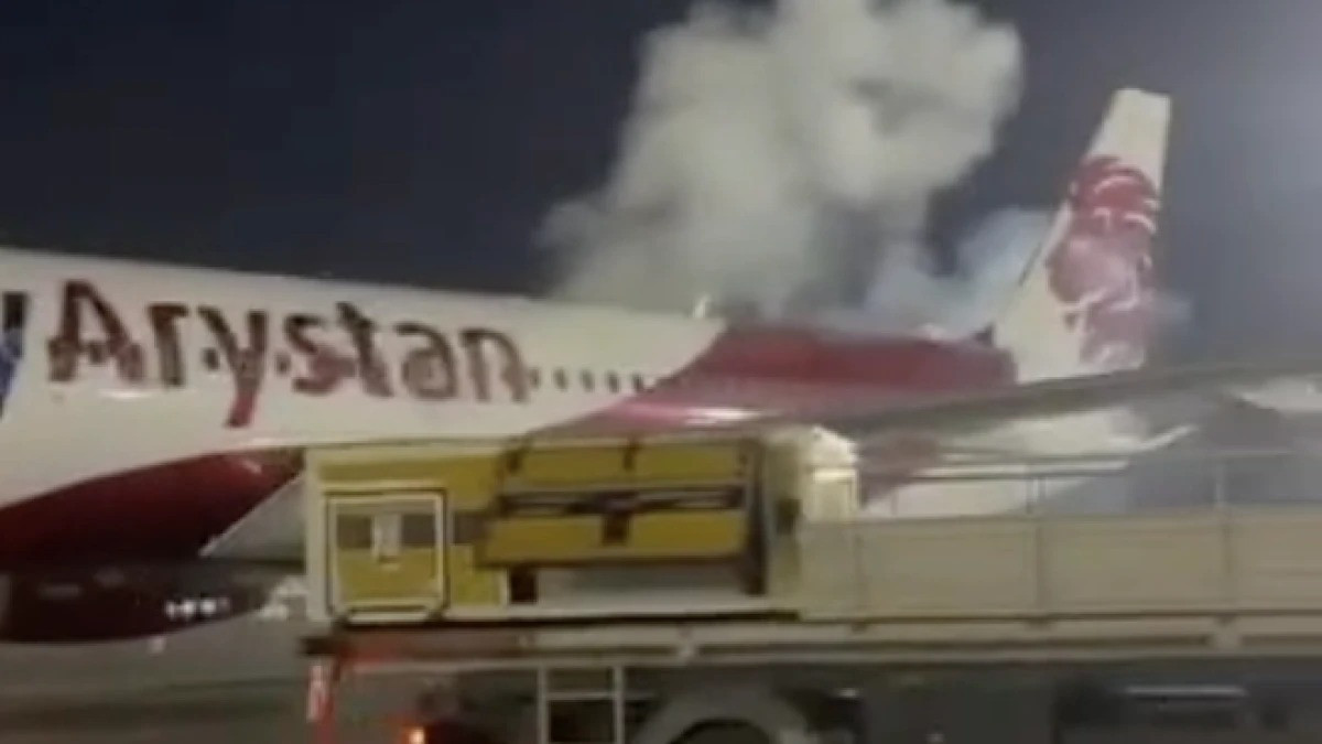 В аэропорту Алматы произошло возгорание на самолёте авиакомпании FlyArystan
