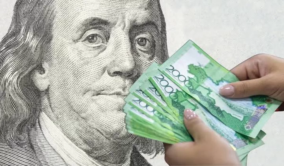 Доллар продают до 467 тенге в обменниках Казахстана
