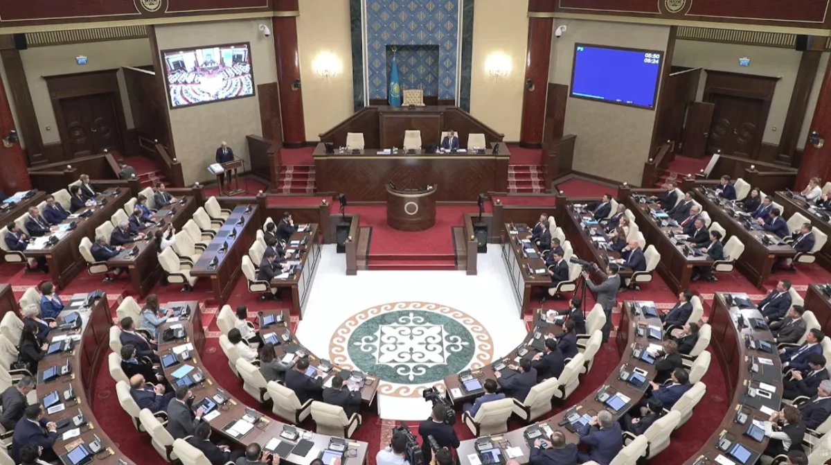 Құрылтай начал работу: 145 депутатов приносят присягу
