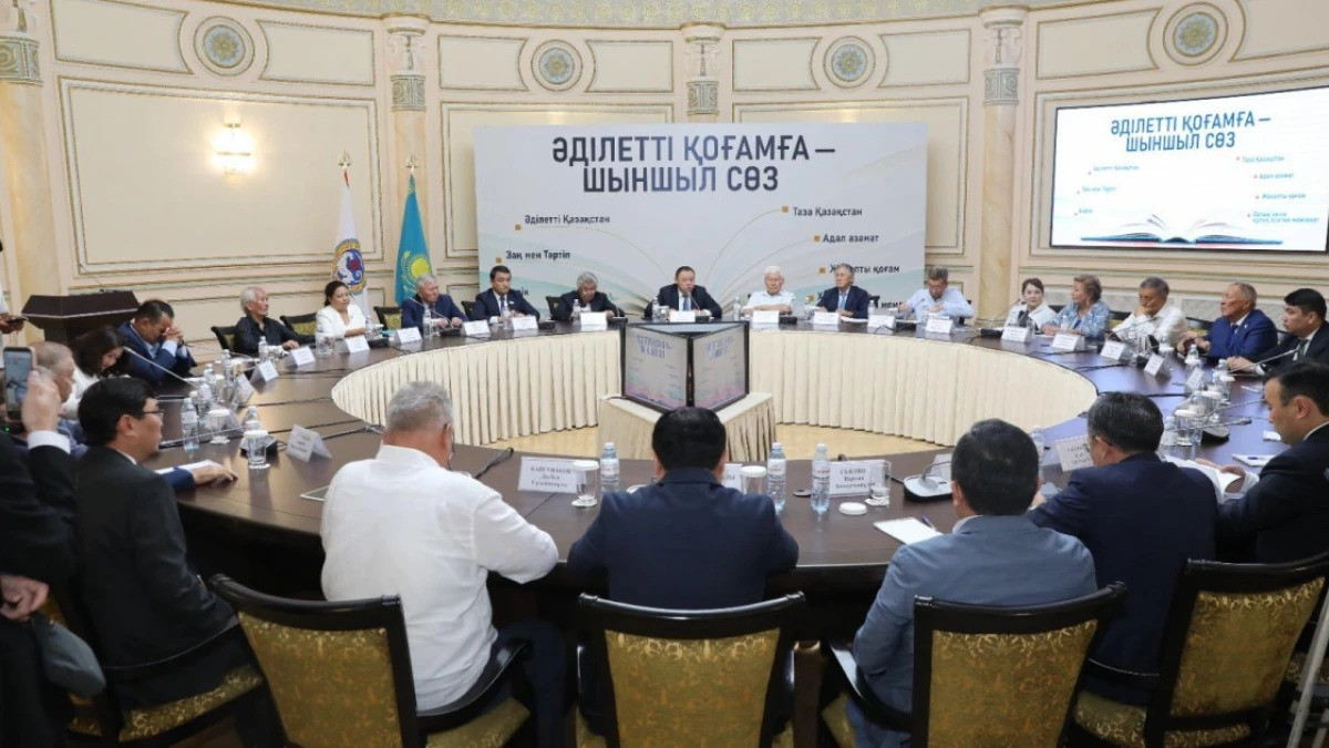 «К справедливому обществу — искреннее слово»: в Алматы представили новую книгу Президента