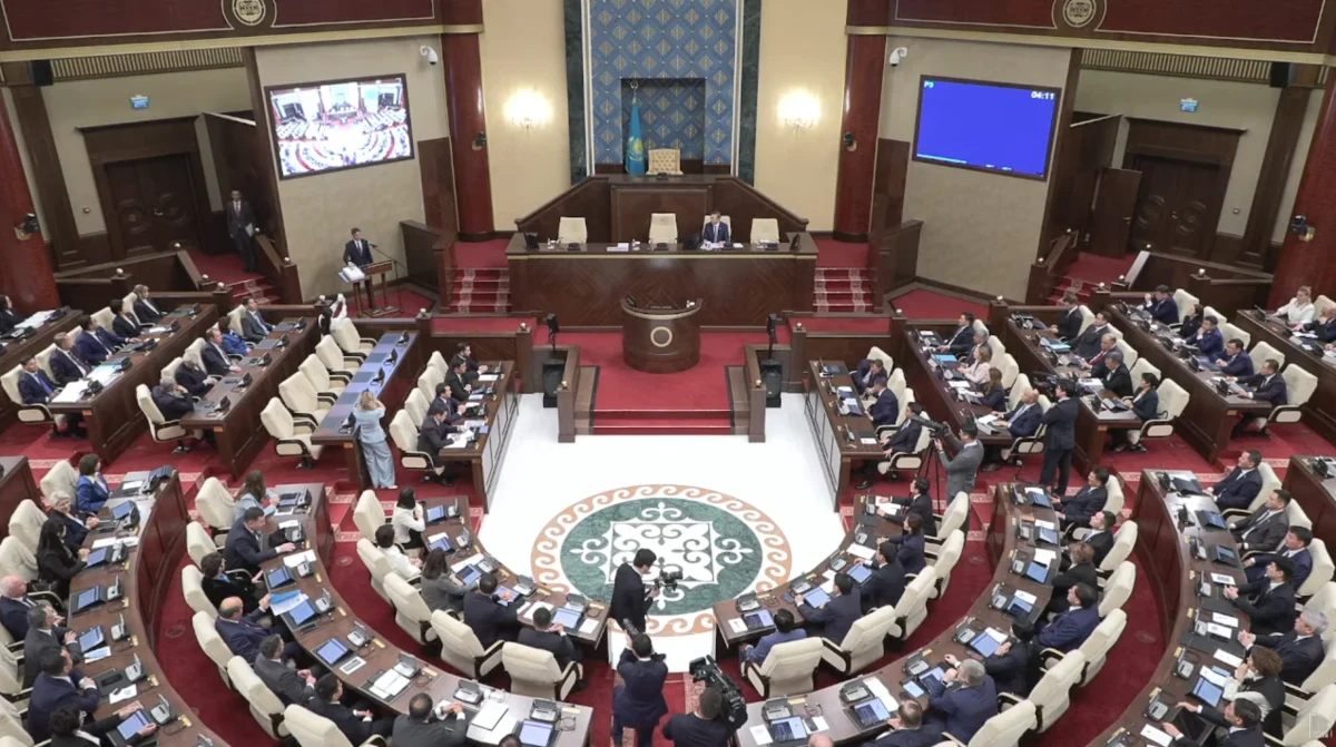 В Астане началось первое заседание Курултая: 145 депутатов приносят присягу