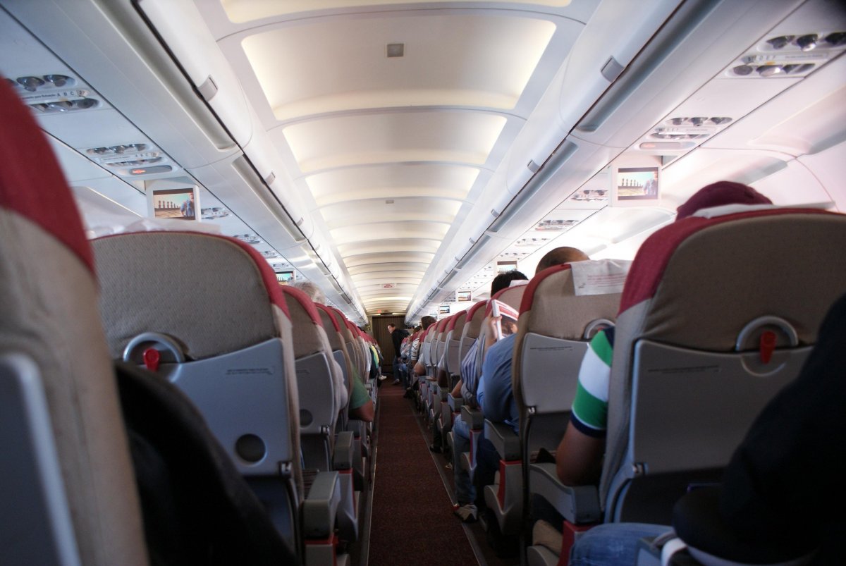 Отель не дали, из аэропорта не выпускают: рейс Air Astana задержали во Вьетнаме