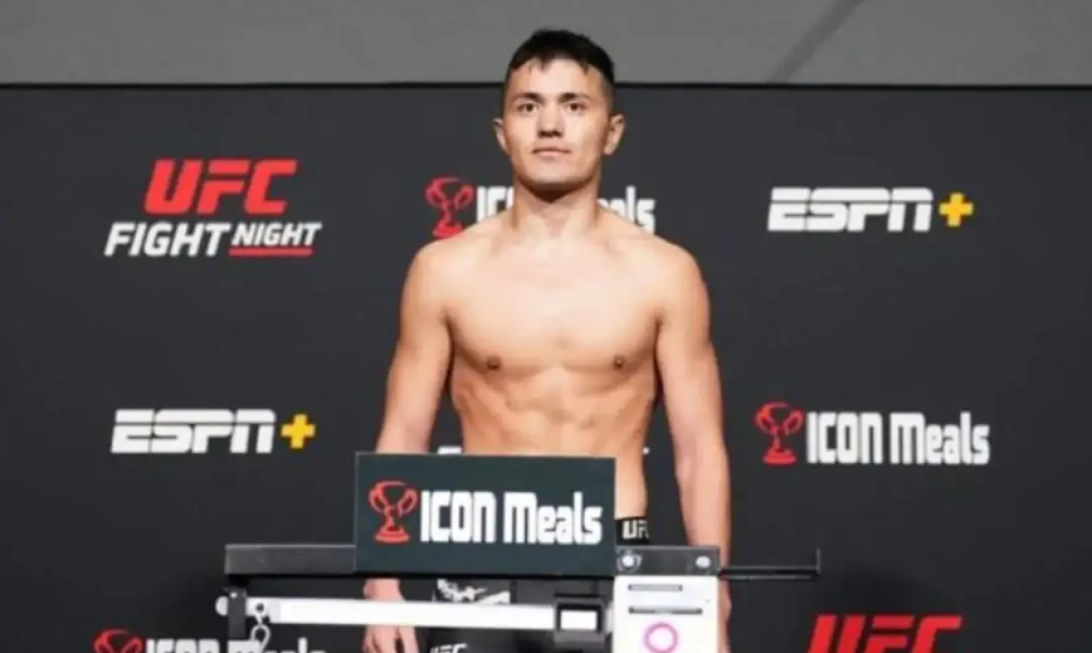 Қытайдағы этникалық қазақ UFC-ге қайта оралып, бірінші раундта жеңді