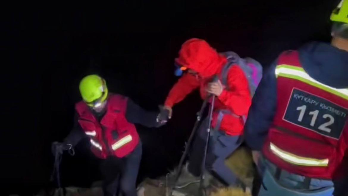 Три девушки заблудились при спуске с пика Сатпаева