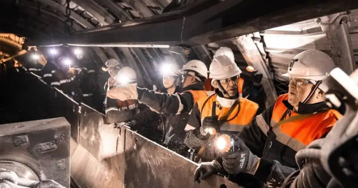  Құрылтай депутаттары кеншілерді кәсіби мерекесімен құттықтады (ВИДЕО) 