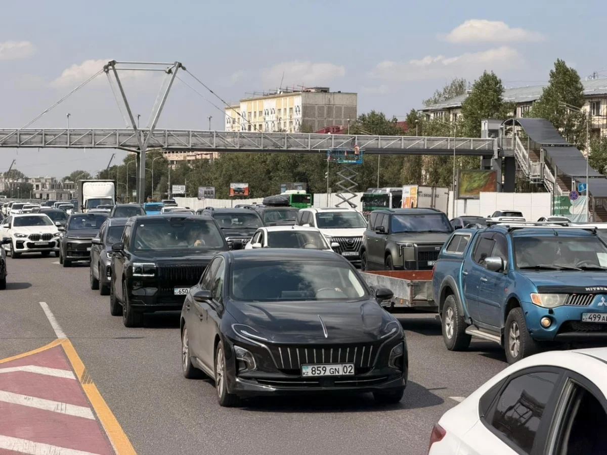 В Алматы с 1 сентября вводится отдельная проверка выбросов автотранспорта