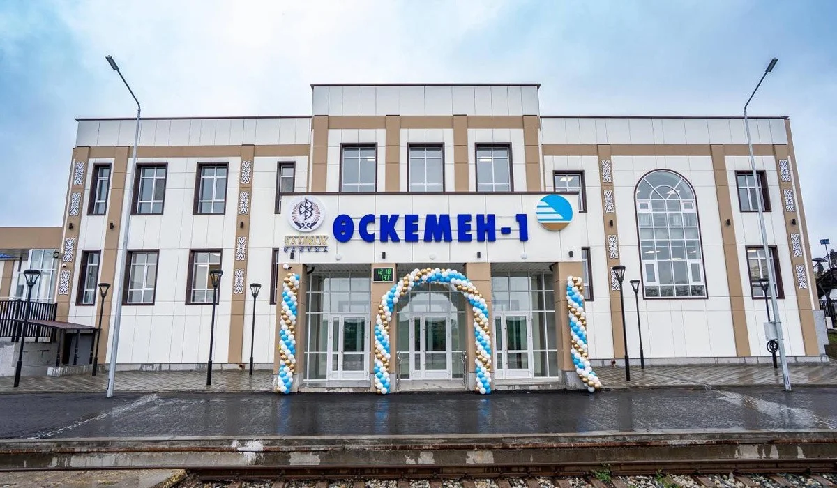Өскеменде 1938 жылы салынған теміржол вокзалы жаңартылды