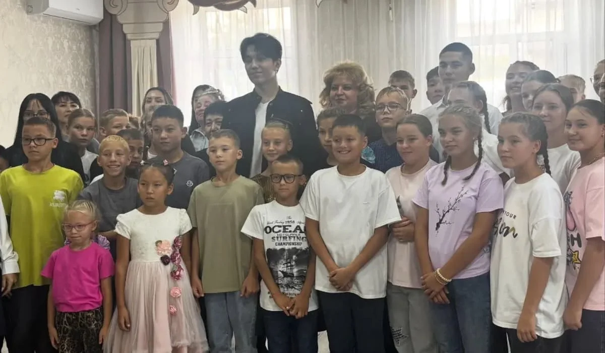 Димаш Кудайберген устроил сюрприз воспитанникам детского дома в Караганде (ВИДЕО)
