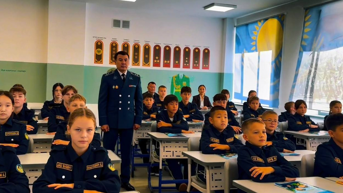 В новом учебном году в области Абай за парты сели более 100 тысяч школьников