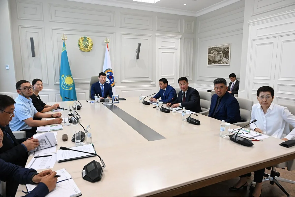 Алматы әкімі Дархан Сатыбалды қаланы көгалдандыру мәселесі жөнінде жиын өткізді