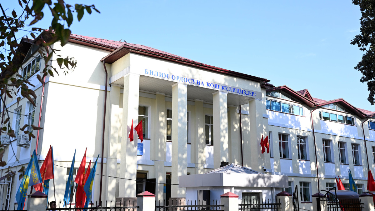 Школа имени Кемеля Токаева в Бишкеке хранит общую историю Казахстана и Кыргызстана