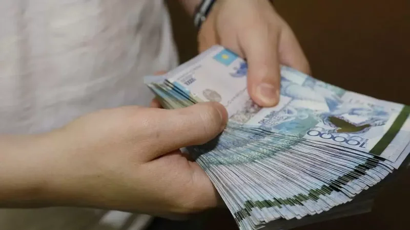 Счастье в кошельке? Больше половины казахстанцев довольны жизнью лишь частично