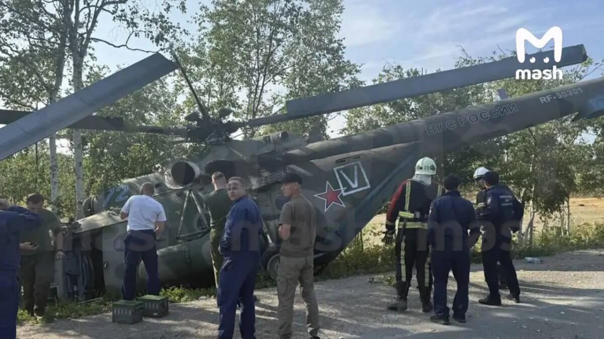 Вертолет скатился в кювет после жесткой посадки на трассе Южно-Сахалинск – Долинск