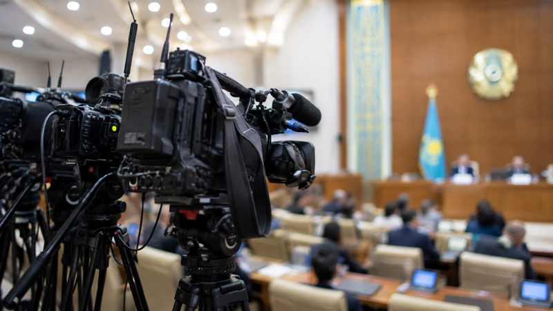 К кулуарам не подходить? В Курултае объяснили новые правила для журналистов