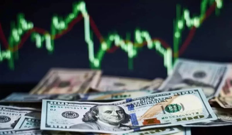 Ниже 400 тенге: аналитик рассказал, что ждёт доллар в Казахстане