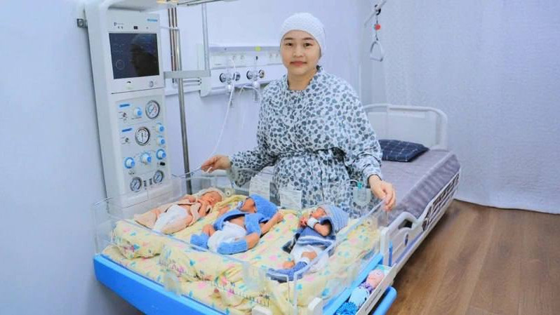 Две тройни родились за один месяц в перинатальном центре Алматы