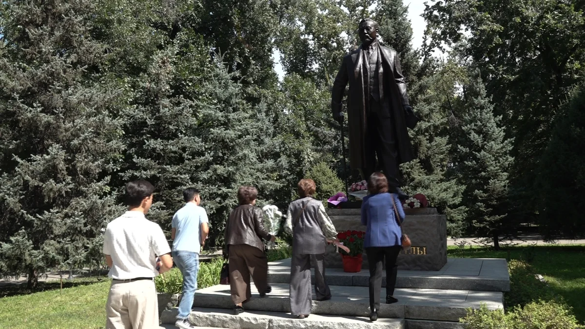 Ұлт ұстазына құрмет: Алматыда Ахмет Байтұрсынұлының туған күні кең көлемде аталып өтті