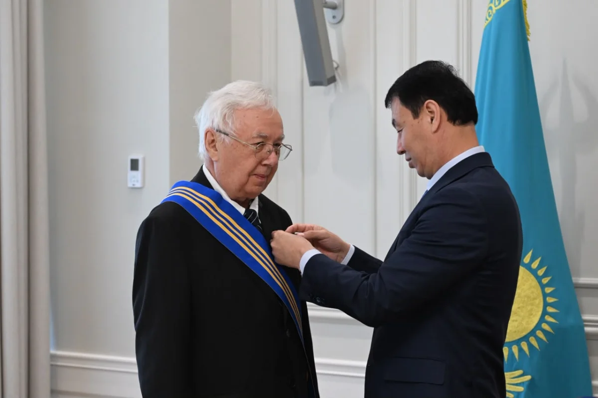 Қазақстанның халық жазушысы Валерий Михайлов I дәрежелі «Барыс» орденімен марапатталды