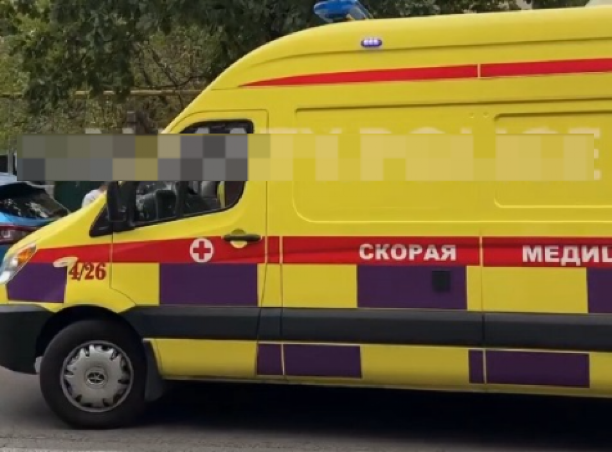 Двое мужчин под наркотиками угрожали медикам ножом в Алматы