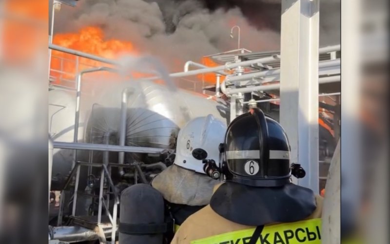 Пожар на НПЗ: десятки тонн нефтепродуктов горели в Кызылорде