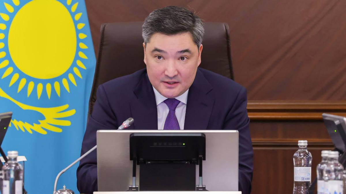 Премьер-министр Сүлейменоваға: Жұмысшы мамандықтарының беделін арттыру үшін қандай жұмыстар атқарылып жатыр?